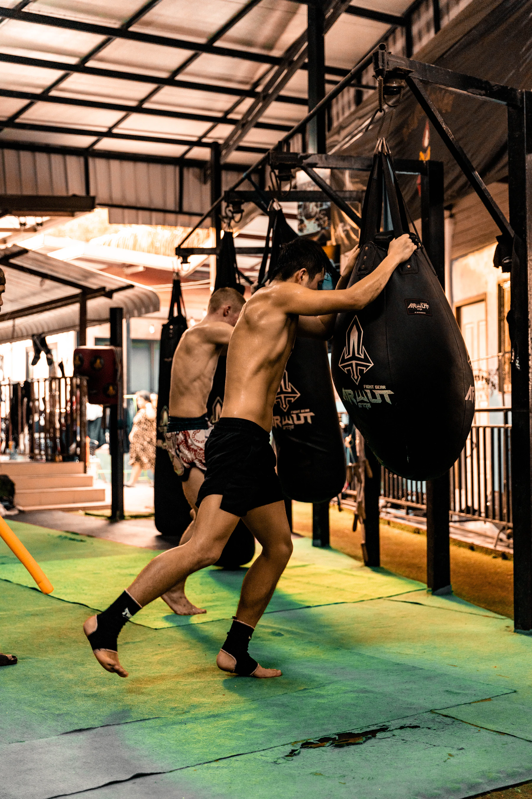 Sacchi da boxe nella sala di Forgia